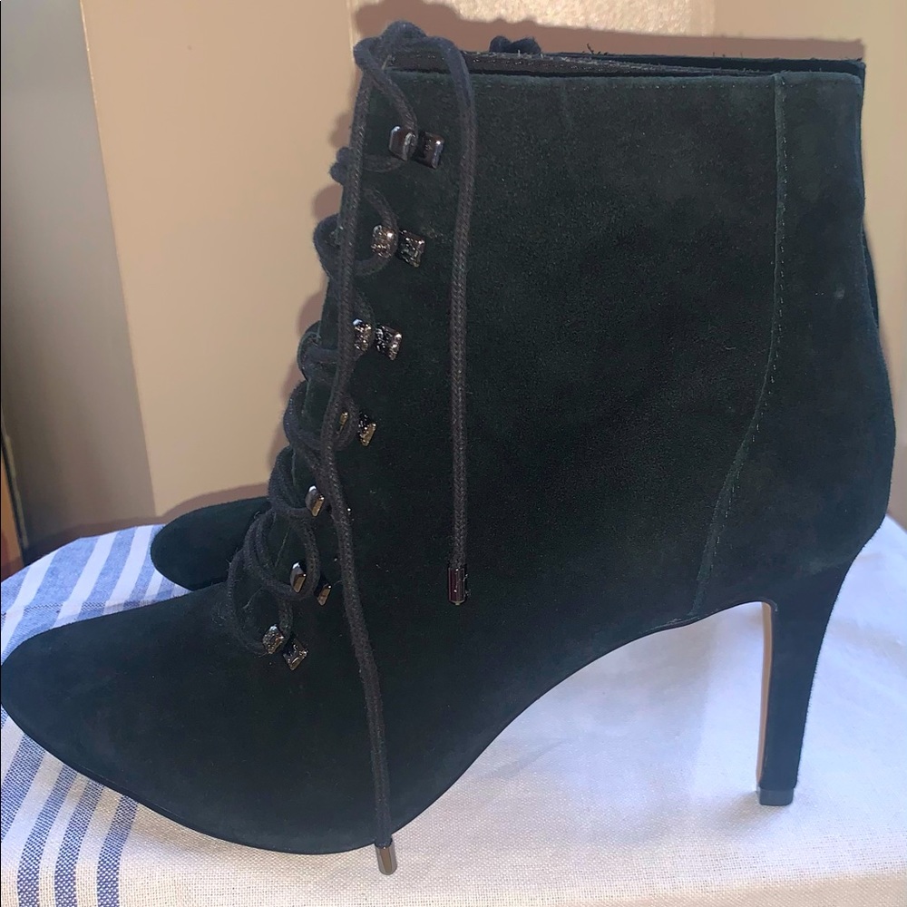 VINCE CAMUTO Suede boots